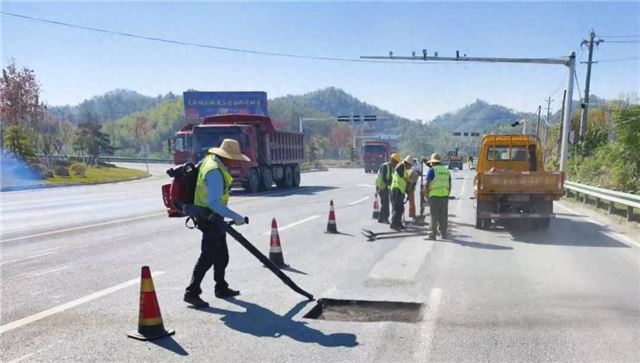 湖北省蕲春县农村公路局全力推进秋季农村公